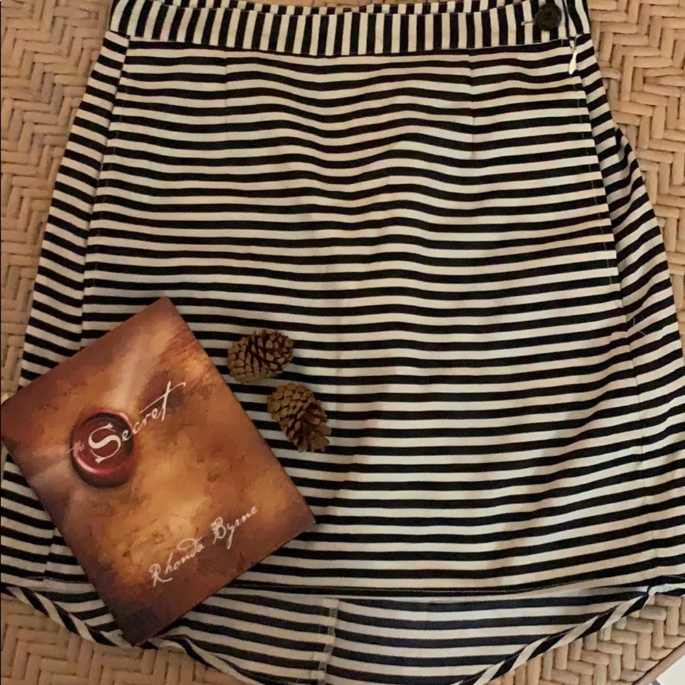 Skirt black n tan.